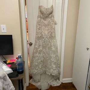 Strapless wedding dress